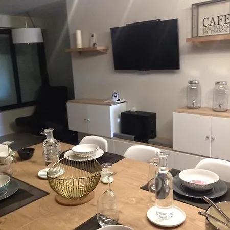 T4 Duplex Centre-port/terrasse/wifi/parking/clim Apartment Agde