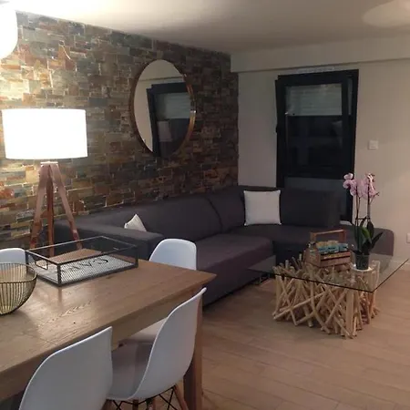 Apartment T4 Duplex Centre-port/terrasse/wifi/parking/clim