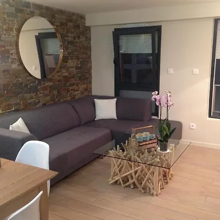 Apartment T4 Duplex Centre-port/terrasse/wifi/parking/clim